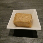 鉄板焼katakago - 九州の醤油を泡立てて固めたムース状の醤油　ステーキと抜群に合います