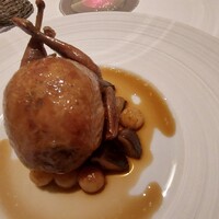 フランス料理 壺中天 - これが本当に夢見たウズラです。もうすべてが新体験。詰まってるお肉のそれぞれの複雑さは驚愕でした。フィサンとのマリアージュを経験出来て幸せでした。