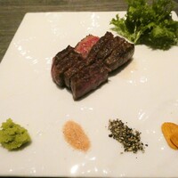 鉄板焼katakago - 薬味沢山　メインのステーキ