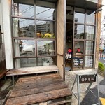 YELLOW CAFE - お店の入り口