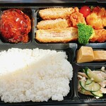 大学食堂 - 肉肉弁当（豚カツ、唐揚げ、ハンバーグ）850円