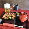 焼鳥 城 - やきとり重1000円と生ビールアサヒマルエフ550円