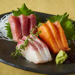 Assortment of three types of sashimi (1 serving)