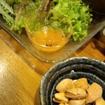 Kunsei Koubou Ibushiya - ナッツの燻製とつけあわせのお野菜