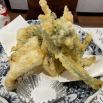 庄や - 山菜〔おかひじき＆こごみ〕と白身魚のフライ天ぷら