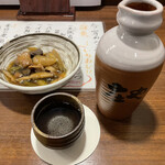 庄や - 日本酒大徳利〔常温〕とお通し