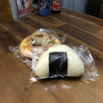 スピッツベーカリー - おにぎりパン（中はツナマヨ）