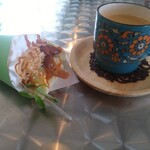 cafe nekoji - 義の塩キャラメルバナナクレープ、珈琲。