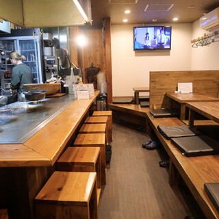 There is a tatami room with a sense of privacy. The cozy interior of the store can also be rented out◎