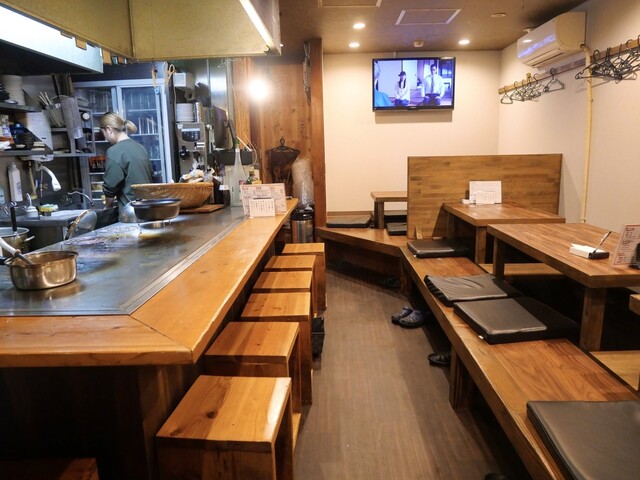 座席 : 鉄板 お好み焼 くらはち - 胡町/お好み焼き | 食べログ