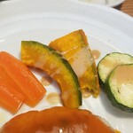 キッチン ブルー グローブ - 備え付け野菜のアップ