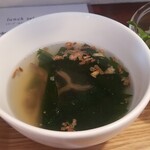 キッチン ブルー グローブ - わかめスープのアップ