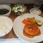 キッチン ブルー グローブ - 海老のすり身と長芋のハンバーグ　アメリケーヌソース