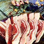 遊の谷 - シシ肉。臭いと思いきや全く臭みも無くとても食べ応えのある美味しいお肉でした！食べた事ない方は是非っ！