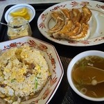 Kammi Fanfa - 餃子・炒飯ランチ（700円）スープ・漬物付き