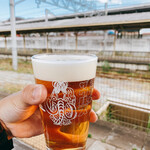 カフェ&ワインバー オーデパール - クラフトザウルスのペールエールと廃線ホーム