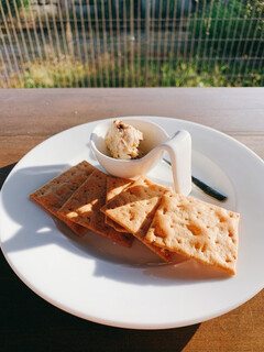 카페&와인바 오 데파루 - 치즈와 크래커 같은