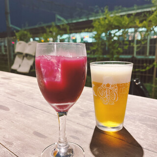 Cafe & Wine bar O-de-Pa-ru - 手工啤酒恐龍的淡色艾爾與自家製桑格利亞