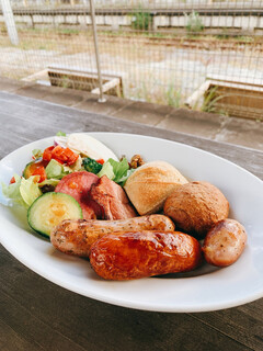 카페&와인바 오 데파루 - 런치 소시지 플레이트