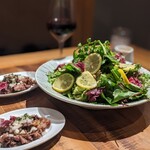 ワインカフェ ブルズ - ハニーナッツのサラダとお通し