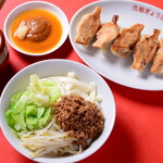 餃子とジャジャ麺