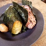 YATSUDOKIYA CAFE - 無農薬玄米お結び2個  400￥梅干し付き