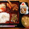 喫茶 アルバルダン - 令和5年5月 ランチタイム
洋風弁当 700円
エビフライ、白身魚のフライ、一口トンカツカレーコロッケ、ウインナー、唐揚げ、焼肉、煮物、サラダ、ご飯、みそ汁、漬けもの、デザート