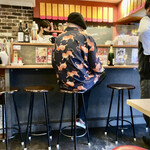 丸虎焼売店 - 店内