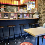 丸虎焼売店 - 店内