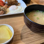 トリム - トリムランチ
ハンバーグ・エビフライ・ウインナー・目玉焼き・ドリンク
