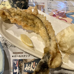 うどん職人さぬき麺之介 - 穴子の天ぷら599円（尾頭付き丸一尾）と半熟玉子の天ぷら399円（固茹でになってた。哀）揚げたてでした。