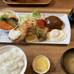 トリム - トリムランチ
ハンバーグ・エビフライ・ウインナー・目玉焼き・ドリンク　1500円