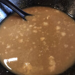 ラーメン二郎 - マシマシ脂で微乳化スープがド乳化に。