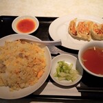 Shiyan Hai Piman - 炒飯大盛 750円＋餃子 300円