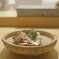 鮨 神楽 - カマスの幽暗焼き