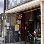 ベーカリーミウラ - 根津裏門坂にツバメのマークのお店