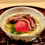 多仁本 - 山形牛のタタキとフルーツトマトの半田素麺。花山椒がほんのり効いてサッパリとした味わいで旨い。