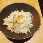 美食米門  - メロとゴボウの土鍋飯　生姜のアクセント