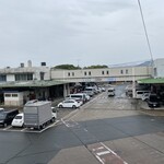 Muta Shokudou - 左が青果市場、右が魚市場