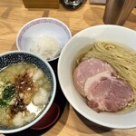 セアブラノ神 - 北海道産 牛ホソつけ麺 (並)　1100円（税込）