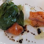 マリーゴールド門司港迎賓館 - 軽くスモークをかけたサーモンのサラダ仕立て