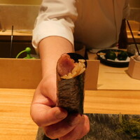 鮨 みつよし - トロの漬けの手巻き(コース料理 おまかせ17000円コース)