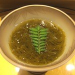 鮨処 音羽別館 - 箸休めのモズクちゃん
