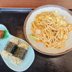 みくら - たぬき俵にぎり&みそ焼きうどん