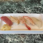 雑魚亭 - 本鮪 中トロ､螺貝､縞海老､ずわいがに脚肉､鮃のにぎり