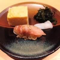 築地青空三代目 大名古屋ビルヂング店 - 玉子、タコの刺身、真鯛の昆布〆