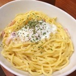 カフェ・ド・クリエ ホピタル - 料理写真:半熟玉子のなめらかカルボナーラ