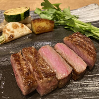 円居-MADOy- 日比谷店 - サーロインステーキ断面（ミディアムレア）