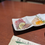 酒肴場 屯 - 鮪切り落とし、ヒラマサ、生サバ