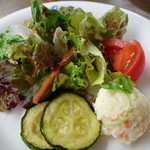 コーヒーショップ サリバン - ランチの豪華なサラダ！